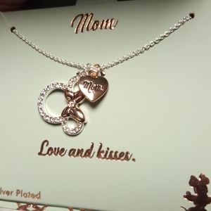 NIB Disney "mom" love & kisses necklace